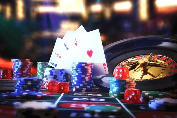 Ilustrasi keamanan akun pengguna dengan fitur perlindungan data dan autentikasi ganda